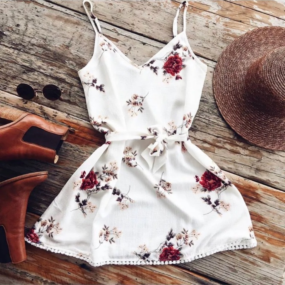 ✨Only 1 left! ✨White floral sundress - Picture 3 of 6